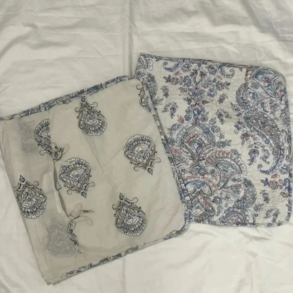 Rachel Ashwell Quilted Pillow Covers Paisley Floral
Blue White Size 21x37 Set - Picture 2 of 10